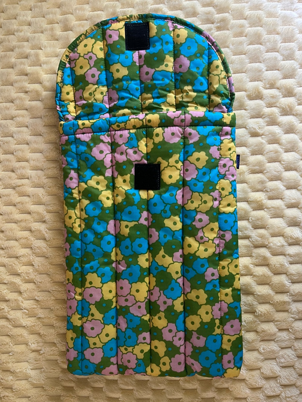 BAGGU Puffy Laptop Sleeve - Flowerbed Pattern - Picture 4 of 8